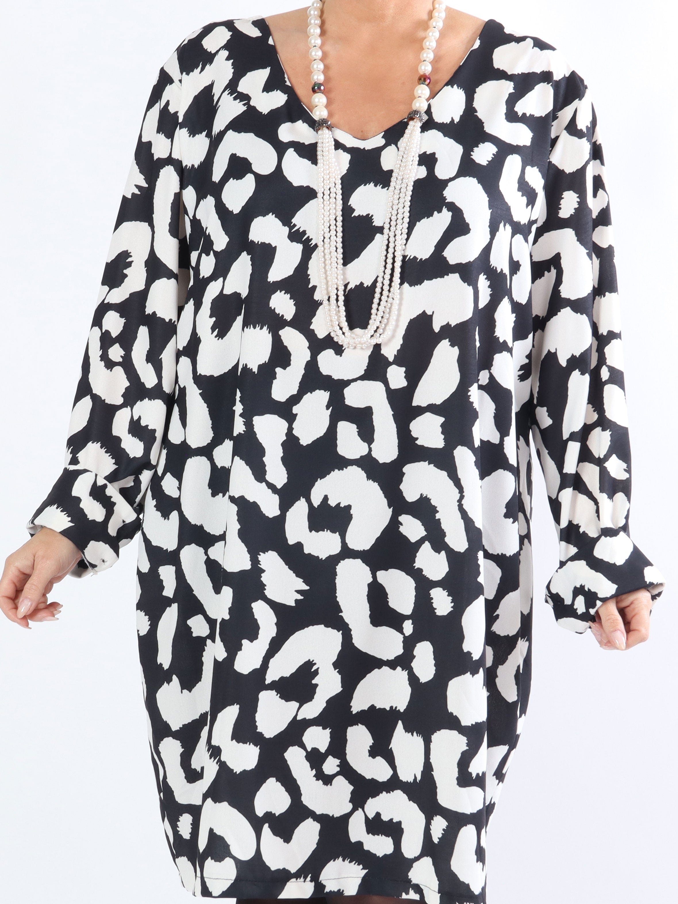 Vanelia - Söt klänning i stora leopardmönster i stora storlekar